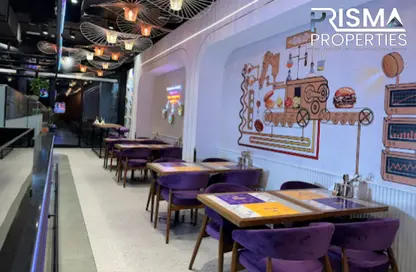 Retail - Studio - 1 Bathroom for rent in Jumeira Beach Road - Jumeirah - Dubai