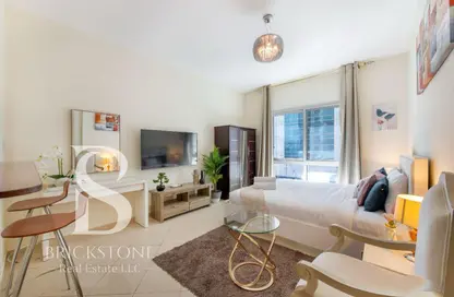 Living Room image for: Apartment - 1 Bathroom for sale in Marina Diamond 1 - Marina Diamonds - Dubai Marina - Dubai, Image 1