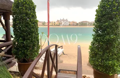 Villa - 3 Bedrooms - 6 Bathrooms for rent in Garden Homes Frond E - Garden Homes - Palm Jumeirah - Dubai