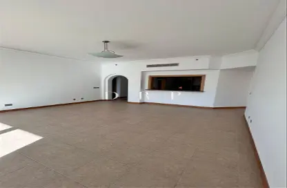 Empty Room image for: Apartment - 2 Bedrooms - 3 Bathrooms for rent in Al Habool - Shoreline Apartments - Palm Jumeirah - Dubai, Image 1
