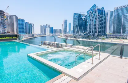 صورة لـ حوض سباحة شقة - 1 حمام للايجار في 15 Northside - Tower 1 - 15 نورث سايد - الخليج التجاري - دبي ، صورة رقم 1