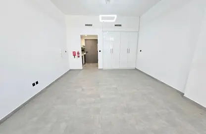 Apartment - Studio - 1 Bathroom for rent in V2 - Dubai Sports City - Dubai