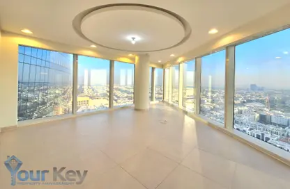 Duplex - 3 Bedrooms - 4 Bathrooms for rent in Shining Towers - Al Khalidiya - Abu Dhabi