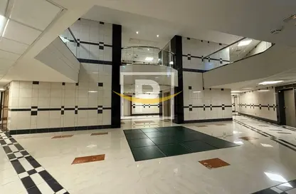 مكتب - استوديو - 1 حمام للايجار في عمارة الزمرده - الكرامة - دبي