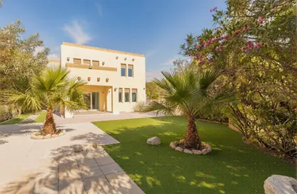 Villa - 3 Bedrooms - 4 Bathrooms for rent in District 7 - Jumeirah Park - Dubai