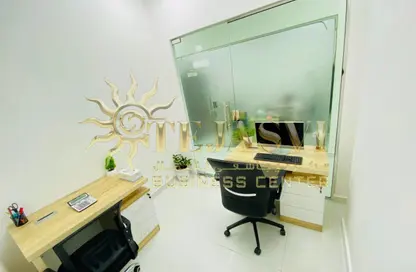 Office Space - Studio - 1 Bathroom for rent in Red Avenue - Al Garhoud - Dubai