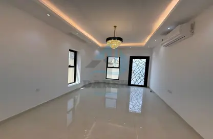 فيلا - 4 غرف نوم - 5 حمامات للايجار في الحليو 1 - الحليو - عجمان
