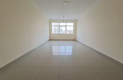 Apartment - 3 Bedrooms - 3 Bathrooms for rent in Al Anwar Tower - Al Khan Lagoon - Al Khan - Sharjah