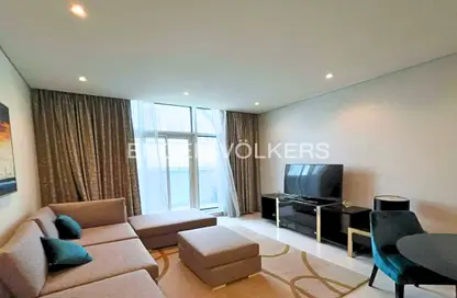 Living Room image for: Apartment - 2 Bedrooms - 3 Bathrooms for rent in Bay's Edge - Business Bay - Dubai, Image 1