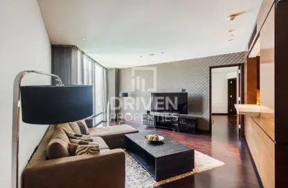 Living Room image for: Apartment - 2 Bedrooms - 3 Bathrooms for rent in Burj Khalifa - Burj Khalifa Area - Downtown Dubai - Dubai, Image 1