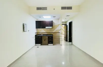 Apartment - Studio - 1 Bathroom for rent in Infinity Building - Sheikh Zayed Road - Dubai Apartment - Studio - 1 Bathroom for rent in Infinity Building - Sheikh Zayed Road - Dubai