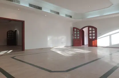 صورة لـ غرفة فارغة فيلا - 7 غرف نوم - 7 حمامات للايجار في كمال جمال مسال - المشرف - أبوظبي ، صورة رقم 1