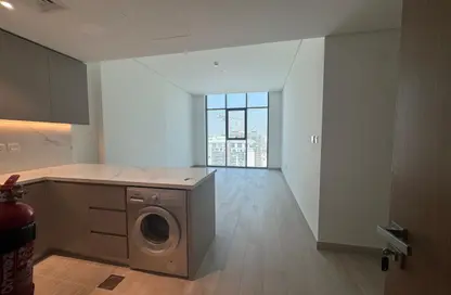 Apartment - 2 Bedrooms - 2 Bathrooms for rent in Azizi Fawad Residence - Dubai Healthcare City 2 - Al Jaddaf - Dubai