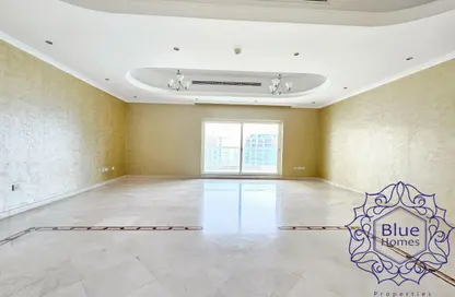 Apartment - 3 Bedrooms - 4 Bathrooms for rent in Gulf Tower B - Oud Metha - Bur Dubai - Dubai