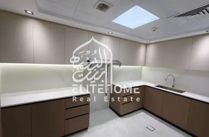 Apartment - 2 Bedrooms - 2 Bathrooms for rent in Ameer Bu Khamseen Tower - Al Majaz 3 - Al Majaz - Sharjah