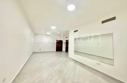 Empty Room image for: Retail - Studio - 2 Bathrooms for rent in Golf Apartments - Al Hamra Village - Ras Al Khaimah, Image 1