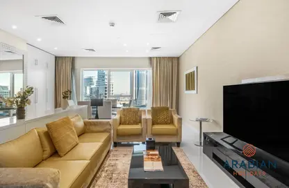 Living Room image for: Apartment - 2 Bedrooms - 3 Bathrooms for rent in Waters Edge - Business Bay - Dubai, Image 1