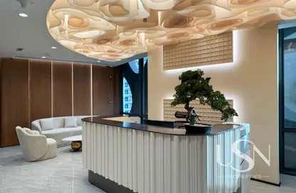 طابق كامل - استوديو - 8 حمامات للايجار في O14 برج - الخليج التجاري - دبي