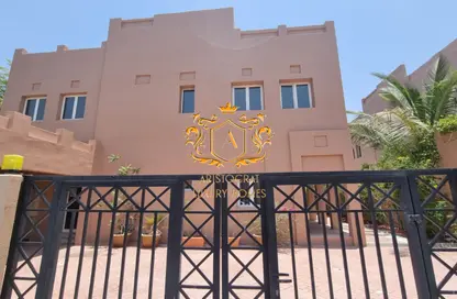 فيلا - 4 غرف نوم - 6 حمامات للايجار في حتان - البحيرات - دبي