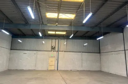 Warehouse - Studio - 1 Bathroom for rent in Umm Ramool - Dubai