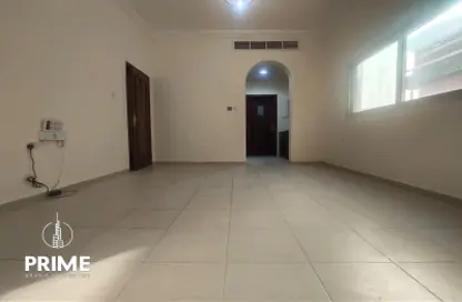 Empty Room image for: Apartment - 1 Bathroom for rent in Al Karamah - Abu Dhabi, Image 1