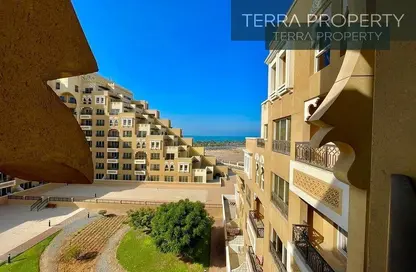 شقة - 1 حمام للايجار في فيروز - باب البحر - جزيرة المرجان - رأس الخيمة