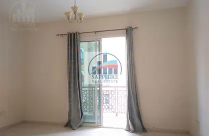 شقة - 1 حمام للايجار في اي سي 1 اماراتي 11 - طراز إماراتي - المدينة الدولية - دبي