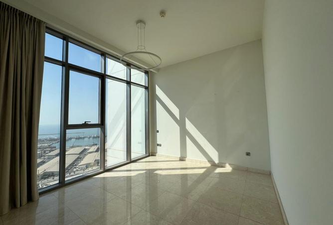 Luxury 3BR Apartment | Stunning Canal View