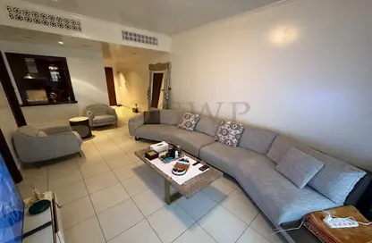 شقة - غرفة نوم - 2 حمامات للبيع في ينسون 7 - ينسون - المدينة القديمة - دبي