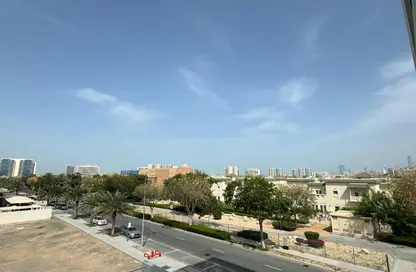 شقة - غرفة نوم - 2 حمامات للايجار في عزيزي برتون - الفرجان - دبي