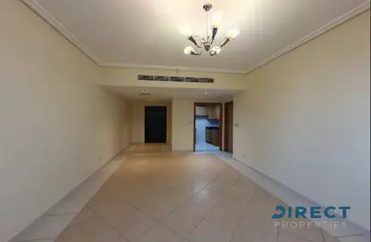 Apartment - 3 Bedrooms - 3 Bathrooms for rent in 21st Century Tower - Sheikh Zayed Road - Dubai