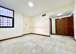 صورةغرفة فارغة لـ: شقة - 3 غرف نوم - 3 حمامات للكراء في برج الصقر الذهبي - شارع حمدان - أبوظبي, صورة 1