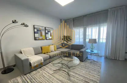 Living Room image for: Apartment - 2 Bedrooms - 3 Bathrooms for sale in The Boardwalk Residence - Shams Abu Dhabi - Al Reem Island - Abu Dhabi, Image 1