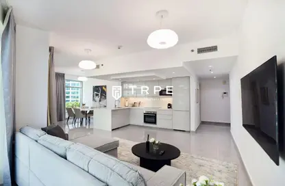 Living Room image for: Apartment - 1 Bedroom - 2 Bathrooms for sale in Fairfield Tower - Park Island - Dubai Marina - Dubai, Image 1