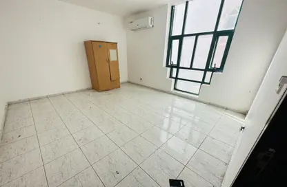 Empty Room image for: Villa - 1 Bathroom for rent in Delma Street - Al Mushrif - Abu Dhabi, Image 1