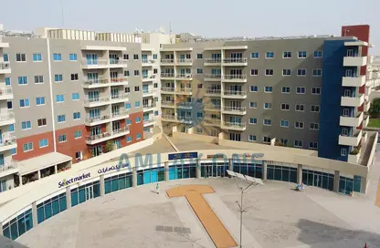Apartment - 2 Bedrooms - 3 Bathrooms for rent in Tower 22 - Al Reef Downtown - Al Reef - Abu Dhabi