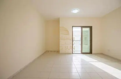 Empty Room image for: Apartment - 1 Bathroom for rent in France Cluster - International City - Dubai, Image 1