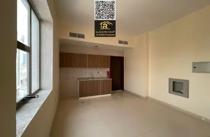 شقة - 1 حمام للايجار في برج الكورنيش - طريق كورنيش عجمان - عجمان