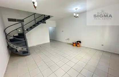 دوبلكس - 2 غرف نوم - 2 حمامات للايجار في عود ميثاء - بر دبي - دبي