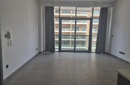 شقة - غرفة نوم - 2 حمامات للايجار في في2 - مدينة دبي الرياضية - دبي