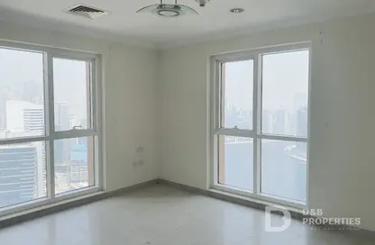 شقة - 2 غرف نوم - 3 حمامات للايجار في برج تشرشل السكني - أبراج تشرشل - الخليج التجاري - دبي