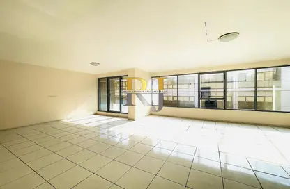 Apartment - 3 Bedrooms - 3 Bathrooms for rent in Golden Sands 8 - Mankhool - Bur Dubai - Dubai