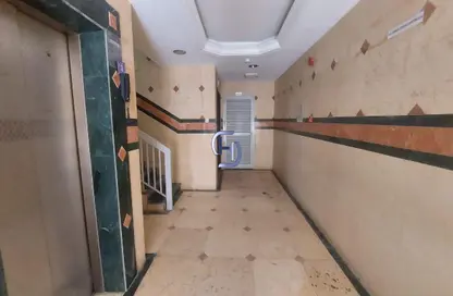 عمارة بالكامل - استوديو - 8 حمامات للبيع في طريق فاير ستاشن - مويلح - الشارقة