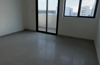 شقة - غرفة نوم - 2 حمامات للايجار في تجارية مويلح - الشارقة