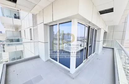 شقة - 2 غرف نوم - 3 حمامات للايجار في ستاديوم بوينت - مدينة دبي الرياضية - دبي