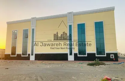 عمارة بالكامل - استوديو - 1 حمام للايجار في المدار 2 - المدار - أم القيوين