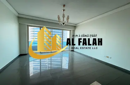 شقة - 2 غرف نوم - 3 حمامات للايجار في كورنيش البحيرة - الشارقة