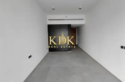 شقة - 1 حمام للايجار في مبني س ه 1 - منطقة 14 - قرية جميرا الدائرية - دبي