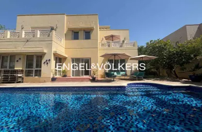 Villa - 6 Bedrooms - 6 Bathrooms for rent in Meadows 5 - Meadows - Dubai