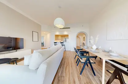 Apartment - 2 Bedrooms - 2 Bathrooms for rent in Al Hatimi - Shoreline Apartments - Palm Jumeirah - Dubai